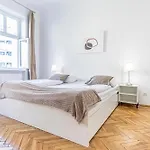 Stylish 2Br Shared Apt For Longstays Margareten, Up To 5P